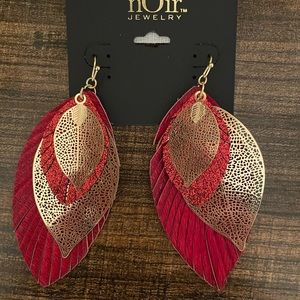 NWT nOir Jewelry leather FEATHER dangle earrings, red and gold metallic, glitter